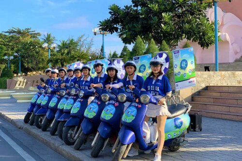 DIỄU HÀNH XE VESPA BIDV "TẾT XANH 2020"