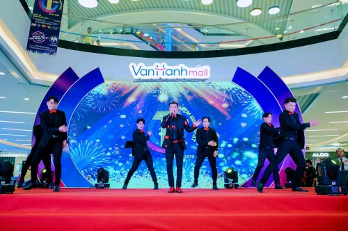 SỰ KIỆN MỪNG SINH NHẬT 1 TUỔI VẠN HẠNH MALL